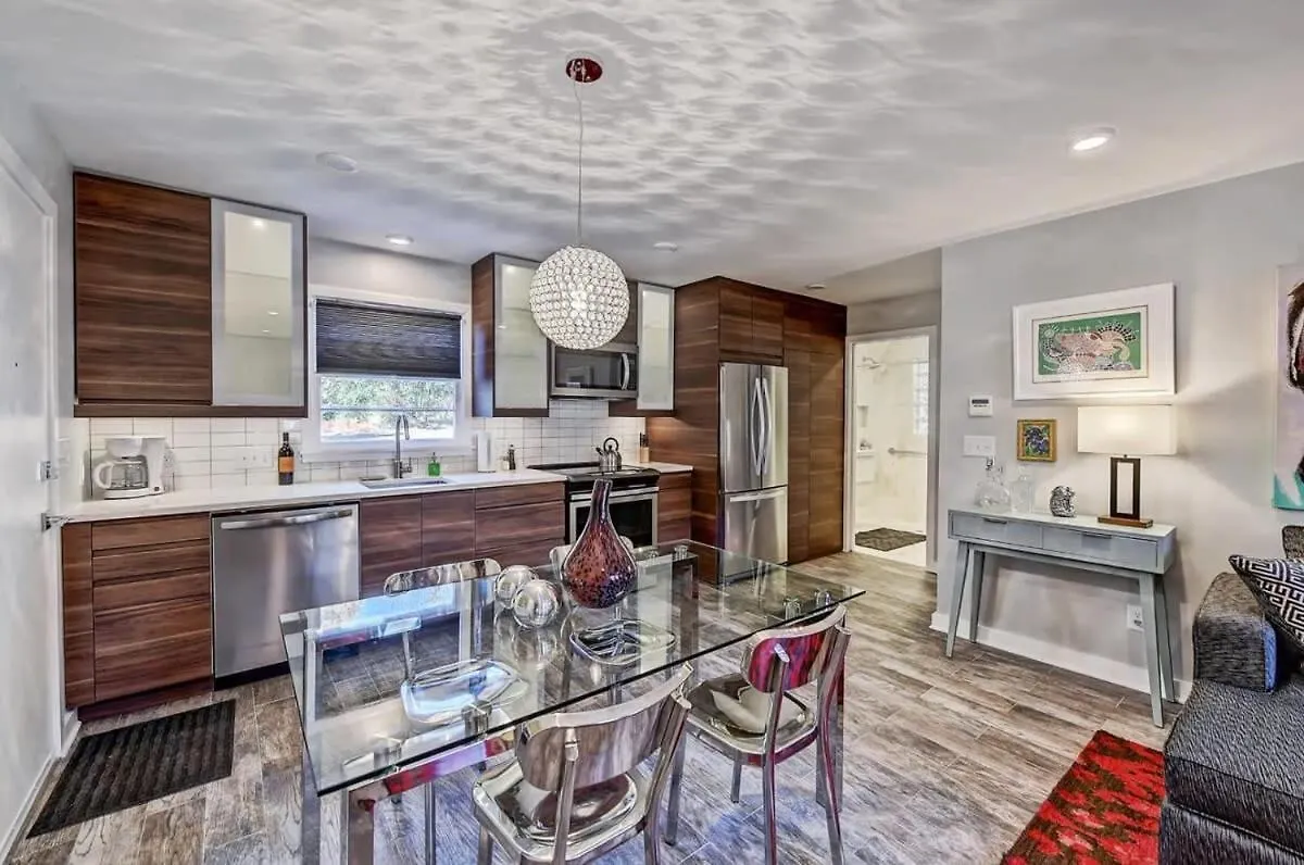 Comfortable And Stylish Condo Near Myers Park Σάρλοτ